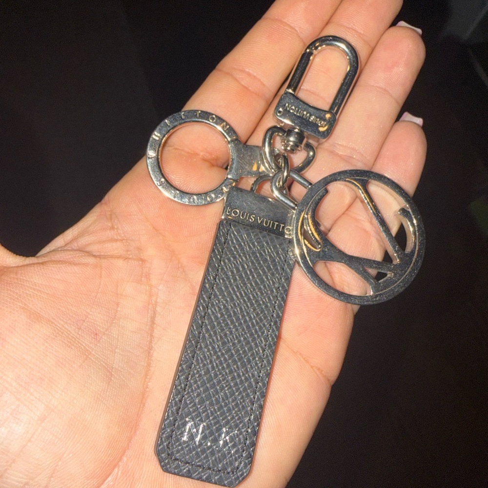 Louis Vuitton Black and Silver Key Holder